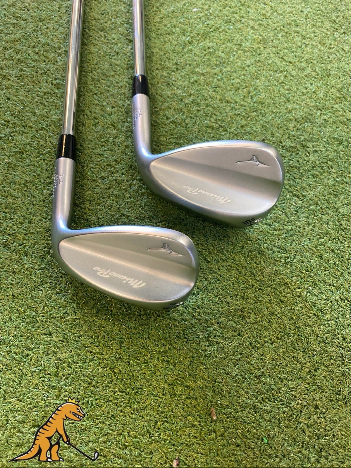 RH Mizuno Pro T-1 Wedge Set 52*, 56* Dynamic Gold Tour Issue S400 Steel