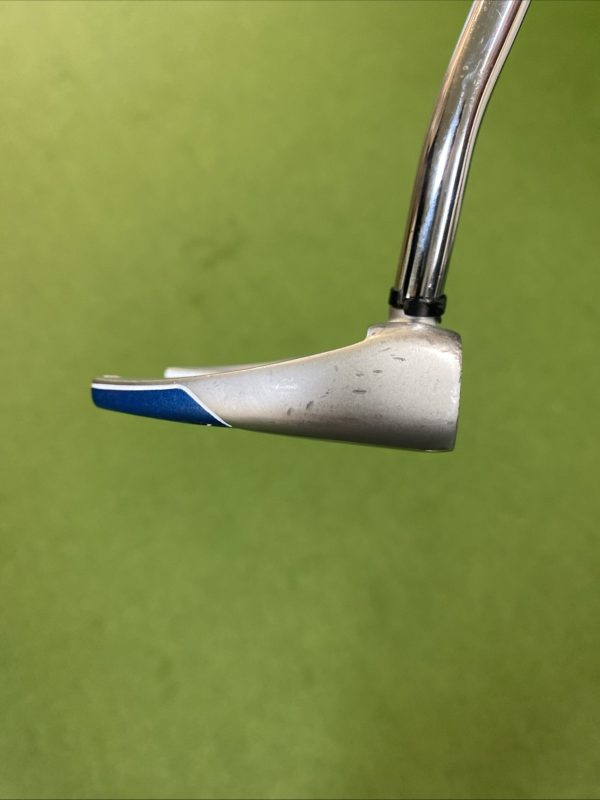 Used LH Odyssey White Hot RX V-Line Fang 33” Mallet Putter - Image 4