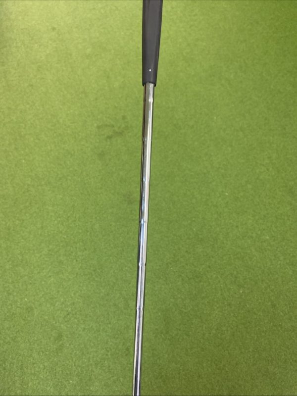 Used LH Odyssey White Hot RX V-Line Fang 33” Mallet Putter - Image 8