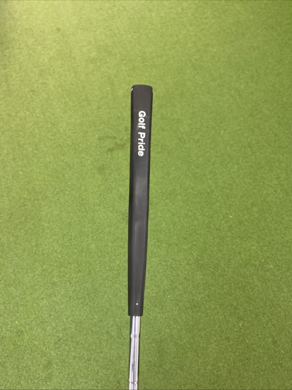 Used LH Odyssey White Hot RX V-Line Fang 33” Mallet Putter - Image 9