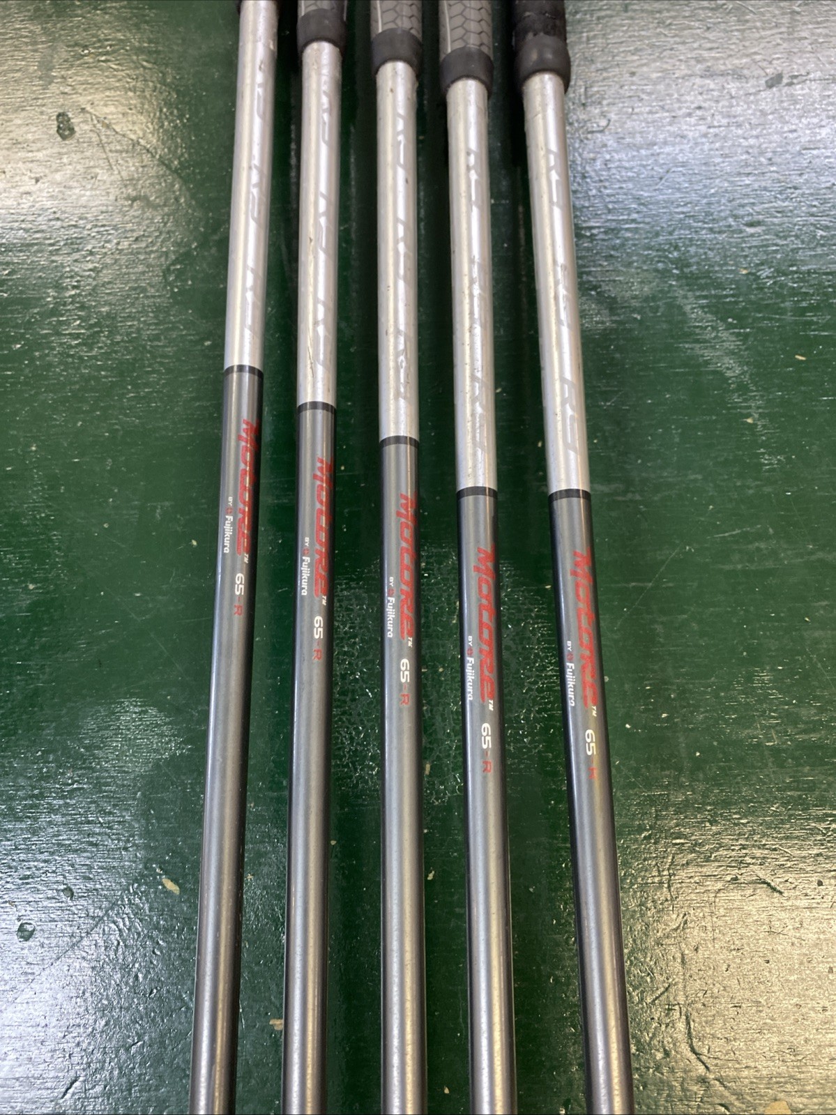 Used RH TaylorMade R9 Iron Set 7-PW-GW Fujikura Motore 65g Regular Flex - Image 13