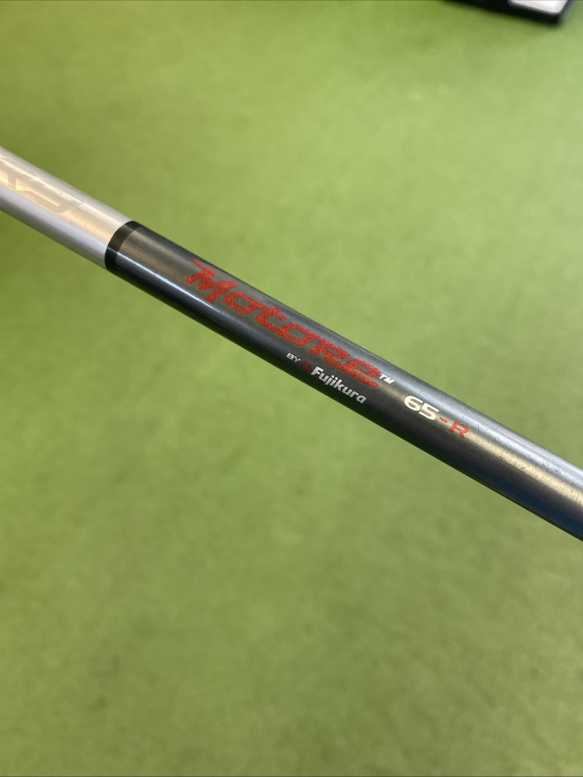 Used RH TaylorMade R9 Iron Set 7-PW-GW Fujikura Motore 65g Regular Flex - Image 15