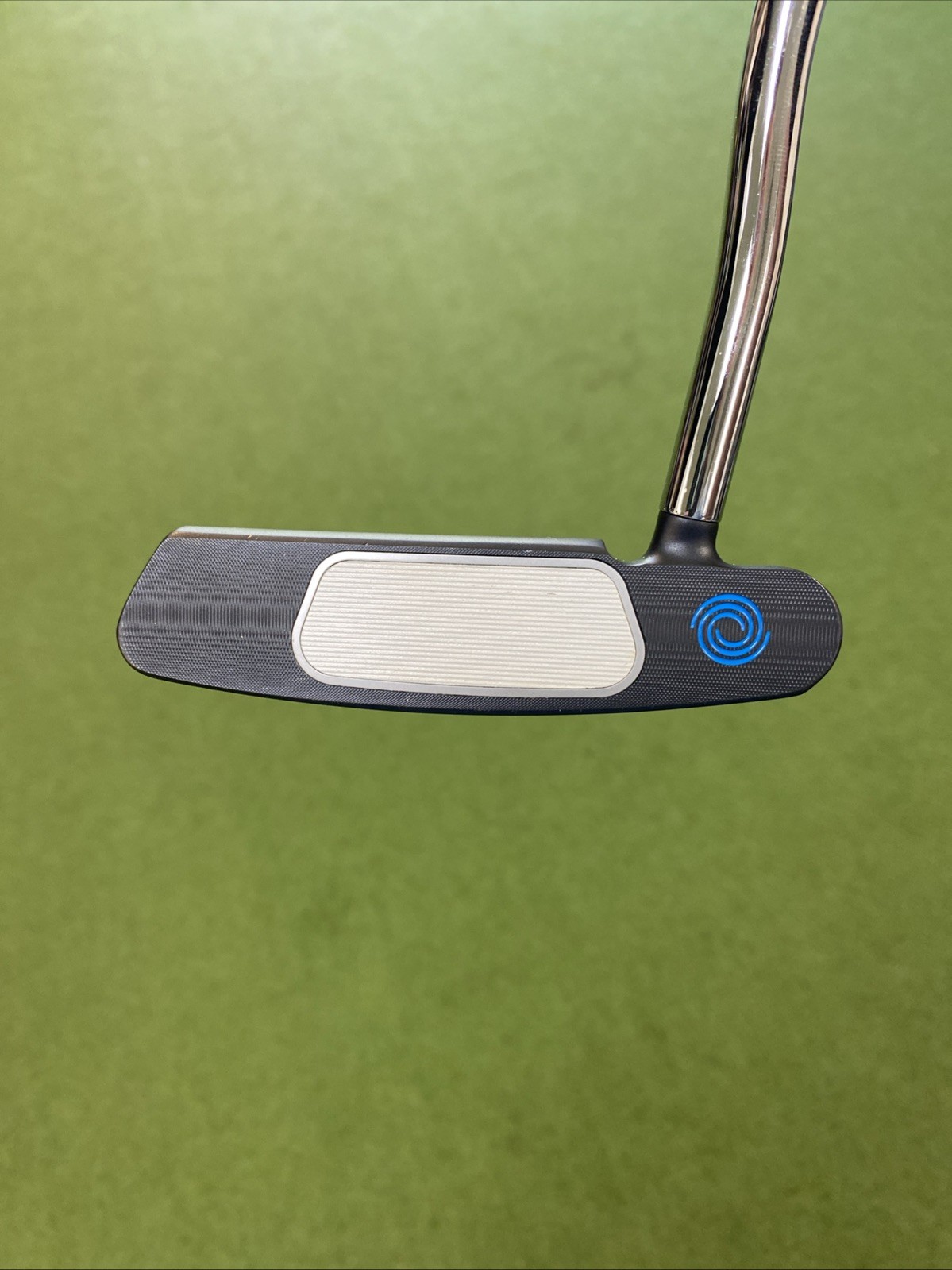 Used RH Odyssey Ai-One Double Wide 33” Putter + HC - Image 3