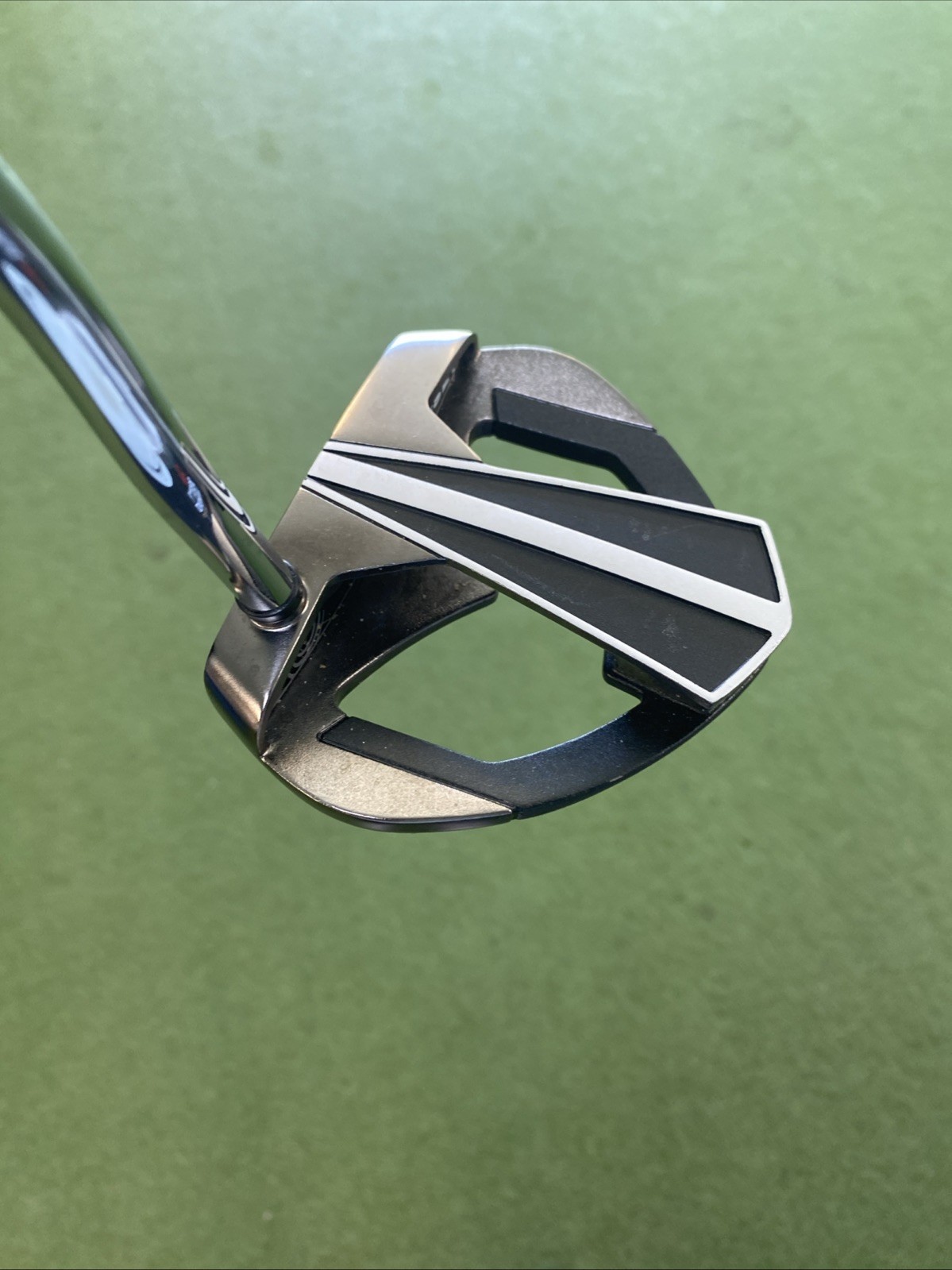 Used RH Odyssey White Ice DART 35” Mallet Putter + HC - Image 7