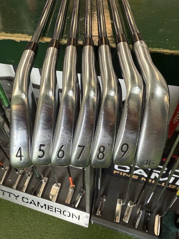 Used Titleist 620 MB/CM Combo Set 46°-4 Iron Dynamic Gold Tour Issue S400 RH - Image 3