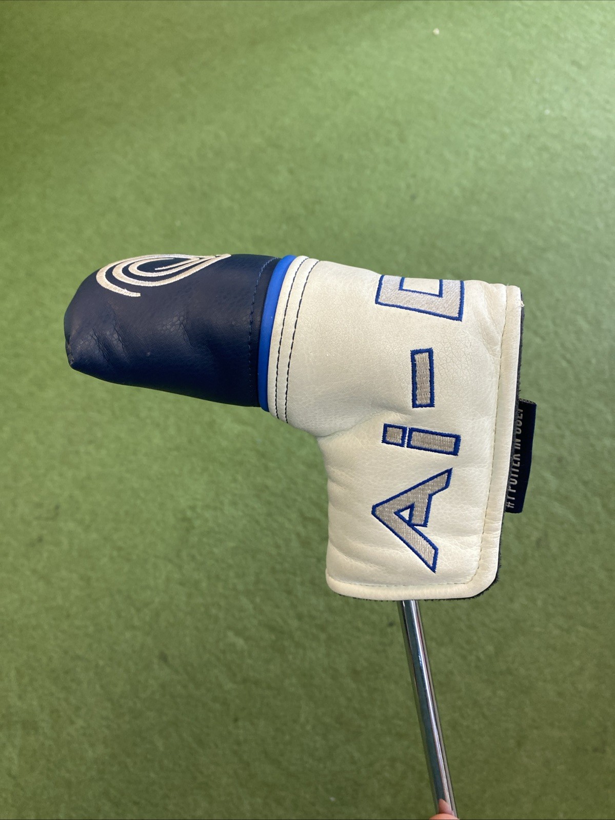 Used RH Odyssey Ai-One #2 35” Blade Putter + HC - Image 11