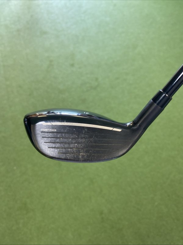 Used RH TaylorMade Qi10 Rescue 28* 6 Hybrid Fujikura Ventus Graphite Senior + HC - Image 4