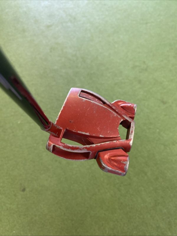 Used RH TaylorMade Spider Tour Red 34” Mallet Putter
