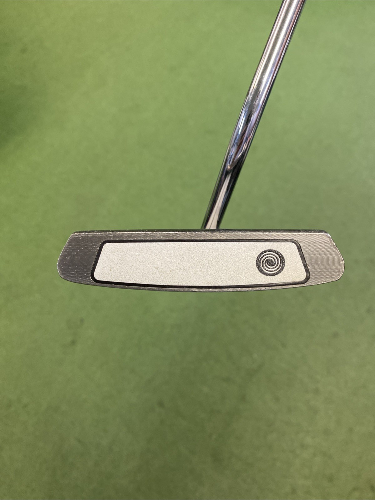 Used RH Odyssey Back Stryke Blade 35” Putter - Image 3