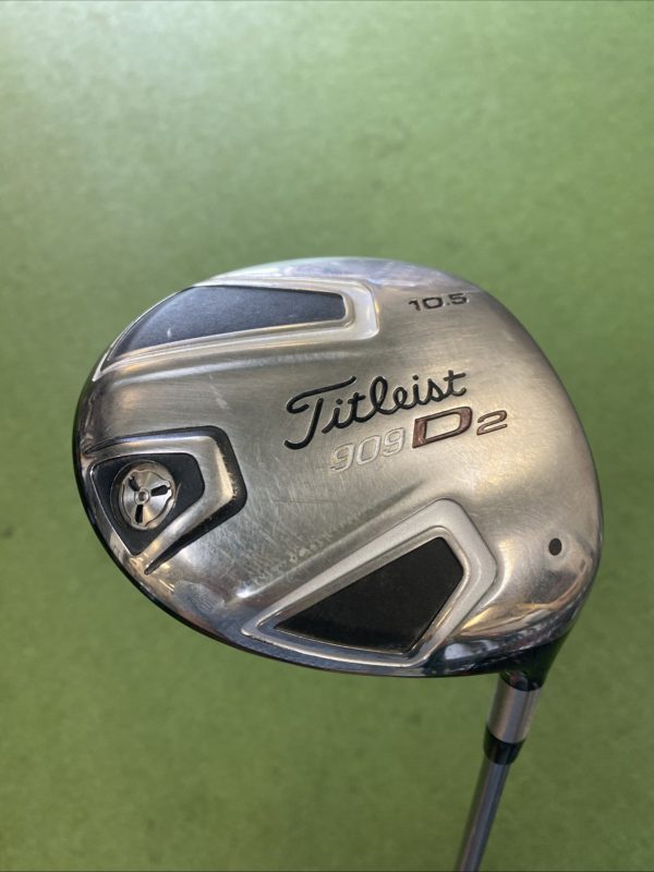 Used RH Titleist 909 D2 10.5* Driver Diamana Blue 65g Graphite Stiff Flex - Image 3
