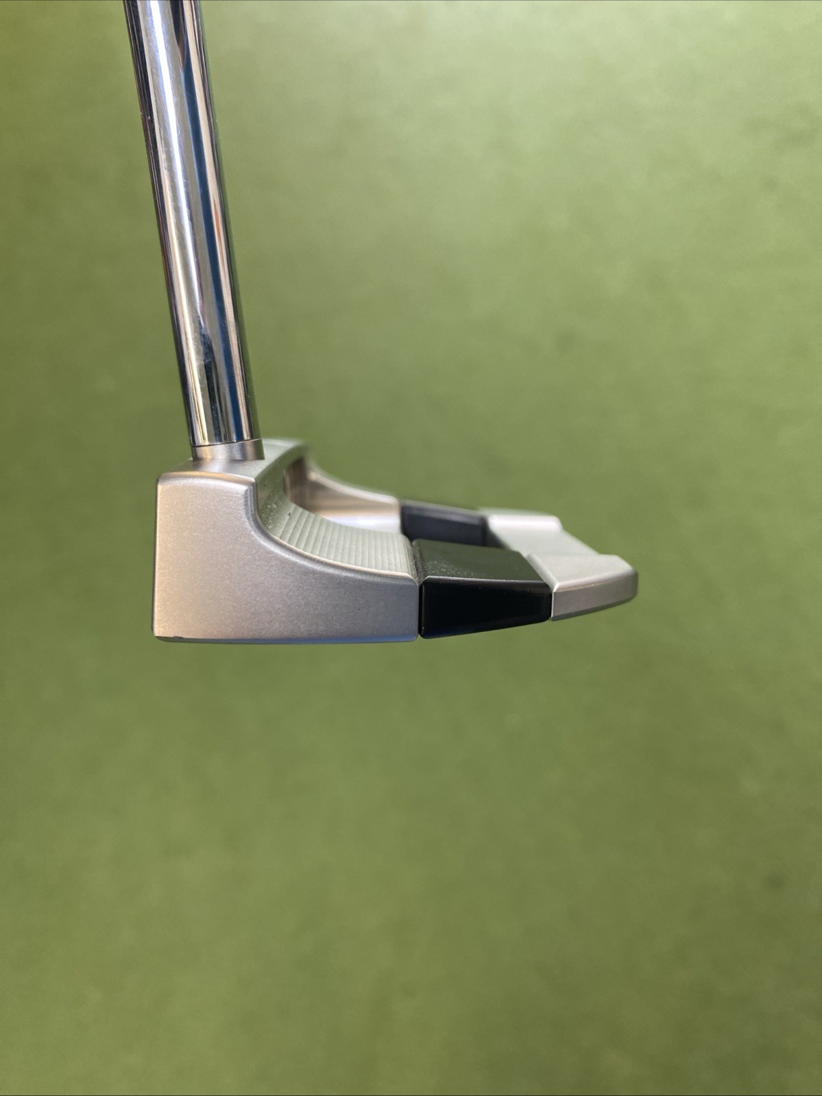Used RH Scotty Cameron Studio Style Fastback 36” Mallet Putter - Image 4