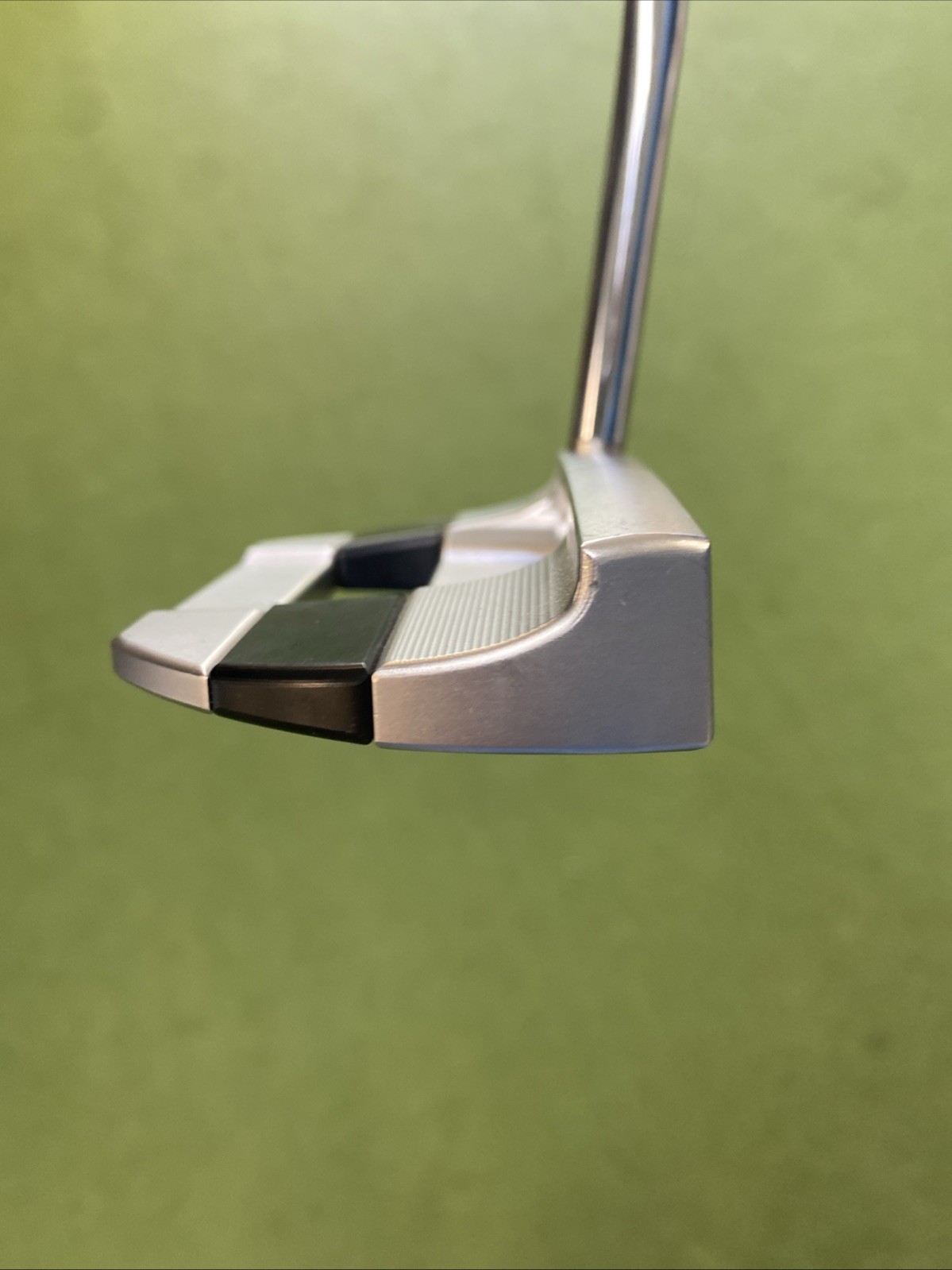 Used RH Scotty Cameron Studio Style Fastback 36” Mallet Putter - Image 5