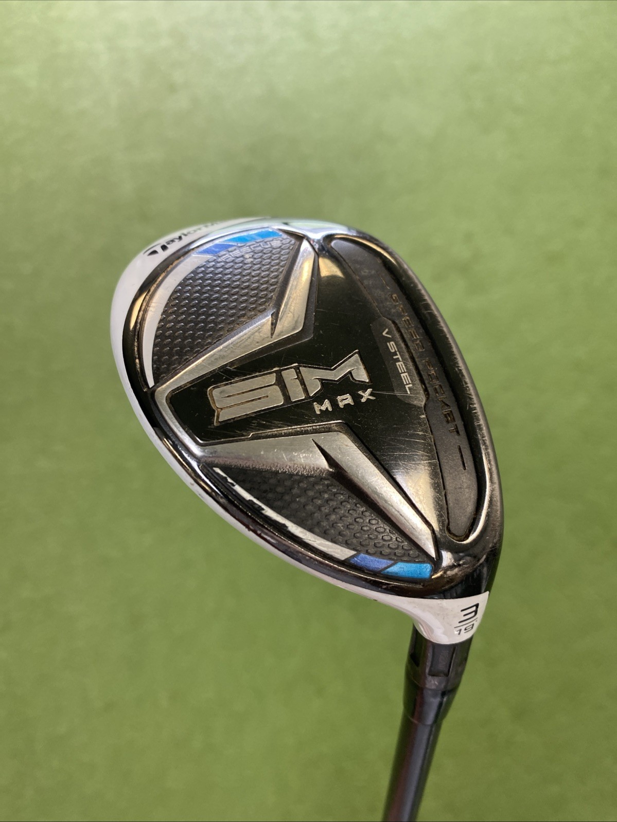 Used RH TaylorMade SIM Max 19* 3 Hybrid LA Golf Tour AXS 85g Graphite Stiff Flex - Image 3