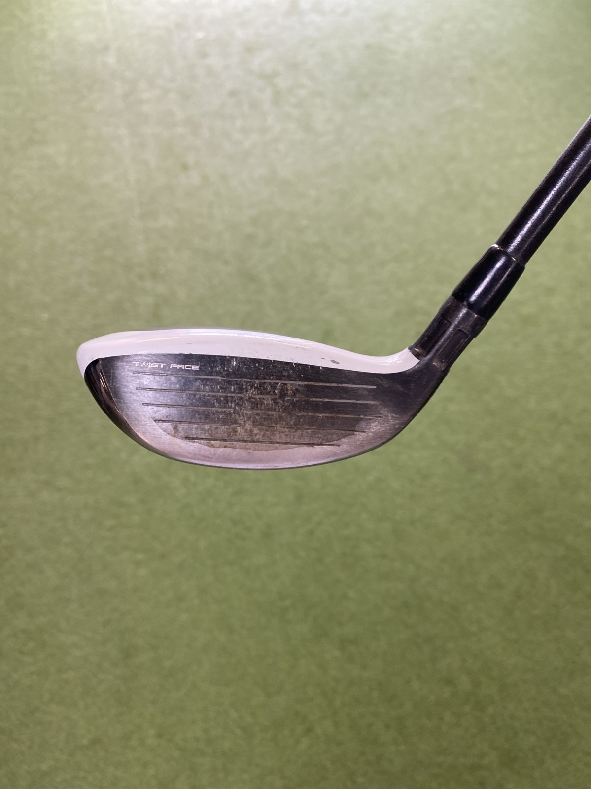 Used RH TaylorMade SIM Max 19* 3 Hybrid LA Golf Tour AXS 85g Graphite Stiff Flex - Image 4