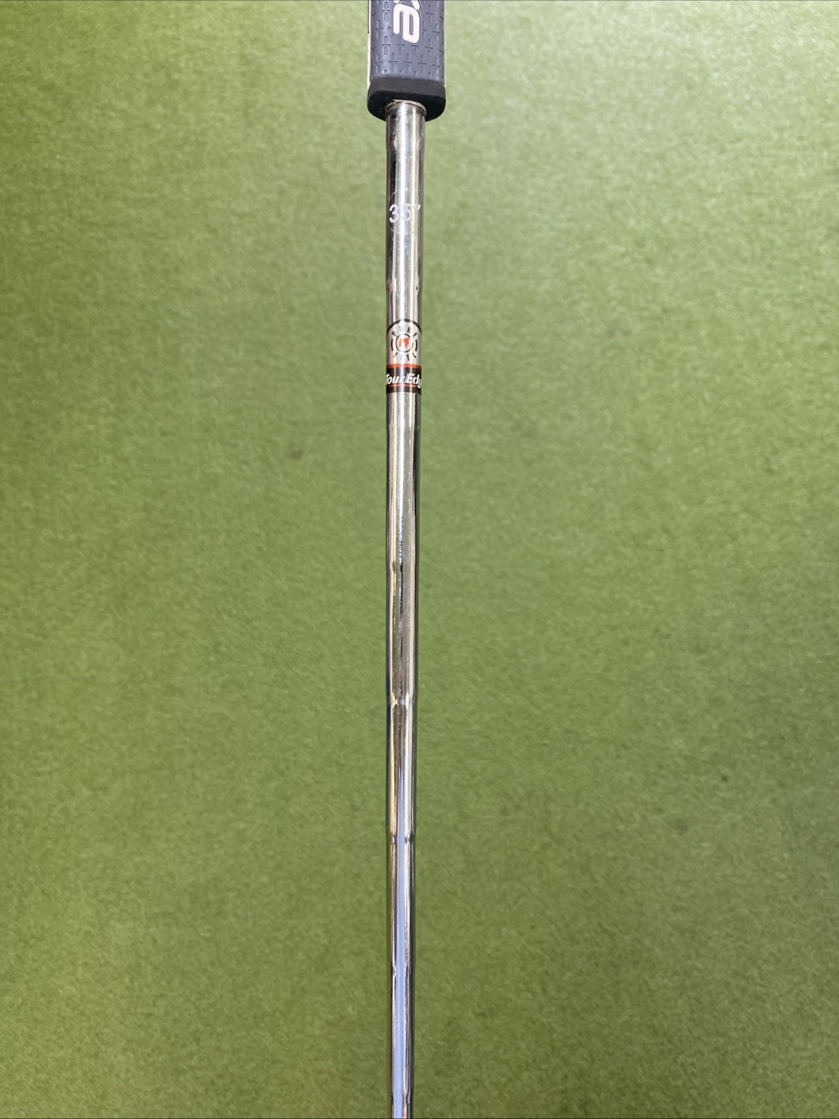 Used RH Tour Edge Road 304SS 35” Center Shaft Putter - Image 8