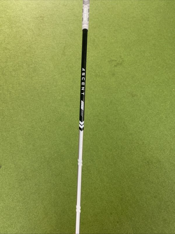 Used RH TaylorMade Stealth UDI 18* 2 Iron Aldila Ascent 100g Graphite - Image 6